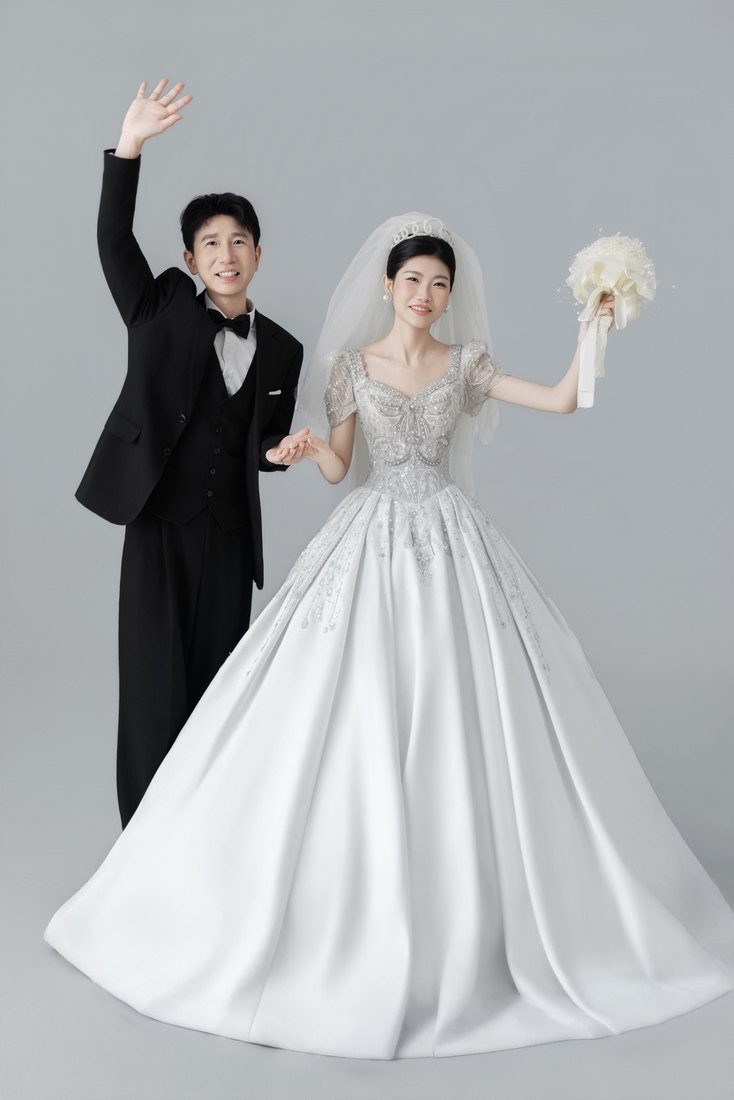 陈恺与王宠婚纱合影